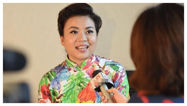 19岁开始23次在春晚上唱歌,为父亲治病5年,无奈婚姻不顺