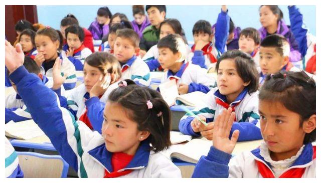 “9加9除3”等于多少?不了全班无一人答对,老师给出最终答案休闲区蓝鸢梦想 - Www.slyday.coM