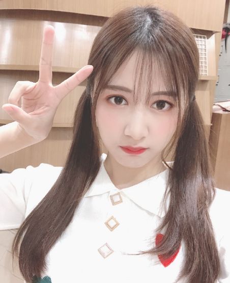 snh48-林楠深夜晒出一组美照,小女神活力满满!