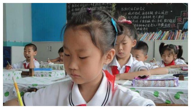 “9加9除3”等于多少?不了全班无一人答对,老师给出最终答案休闲区蓝鸢梦想 - Www.slyday.coM