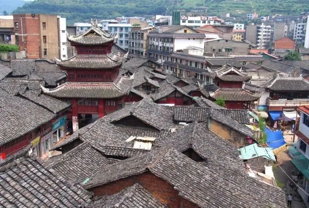 镶嵌在剑阁大地上似一颗璀璨的明珠现如今依旧保存着完好的古建筑风格