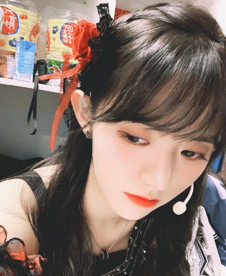 snh48-姜杉深夜睡前晒出美照,女神和粉丝们说"晚安"