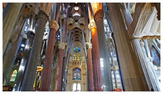 盖了136年终于要完工！结果被曝是“违章建筑”，罚款近3亿元休闲区蓝鸢梦想 - Www.slyday.coM