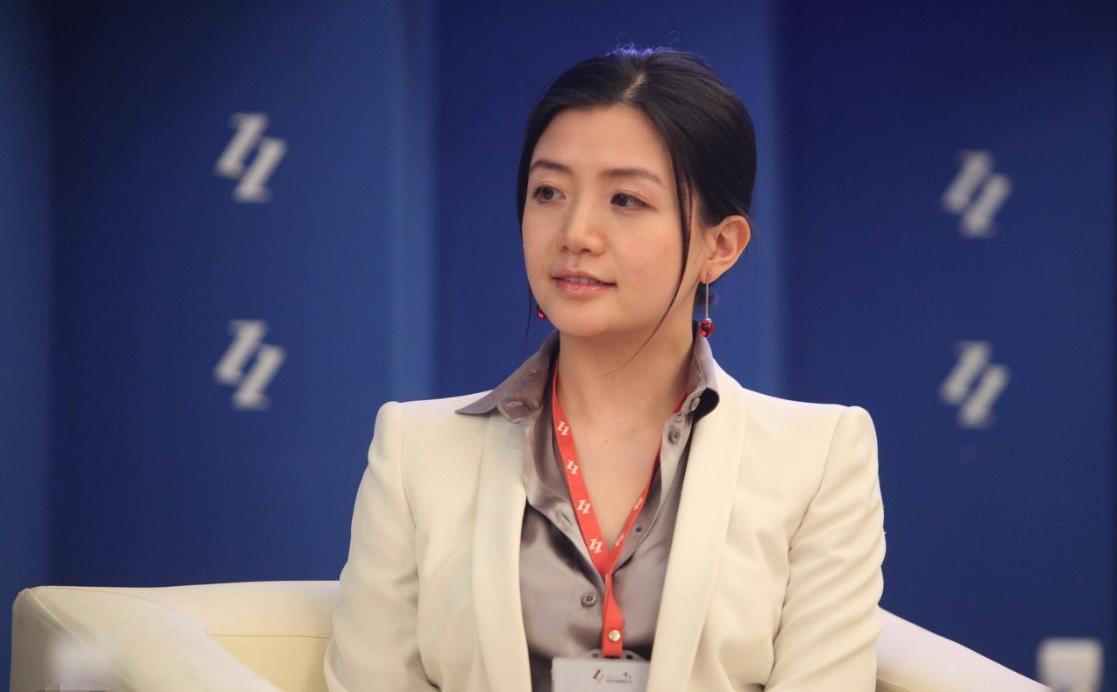 李颖应该算是马云最为器重的一位女强人了,为了能够请她到阿里工作