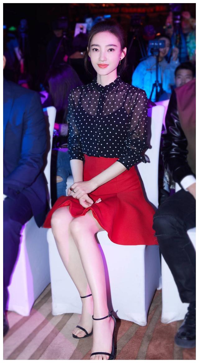 明星美足:王丽坤人美,脚美__财经头条