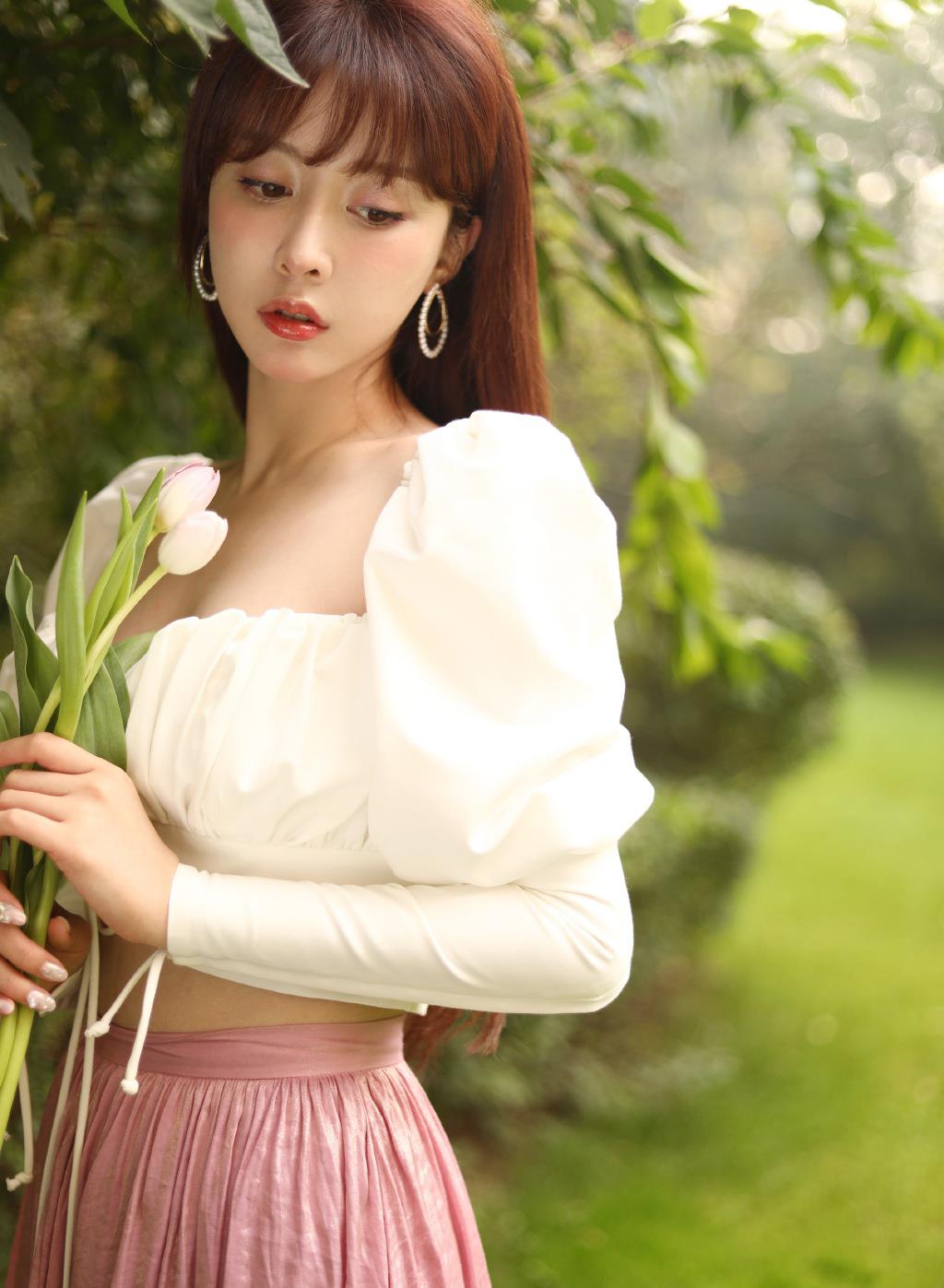 新生代演员周麟嘉模特身材气质出众解锁多重时尚风格魅力