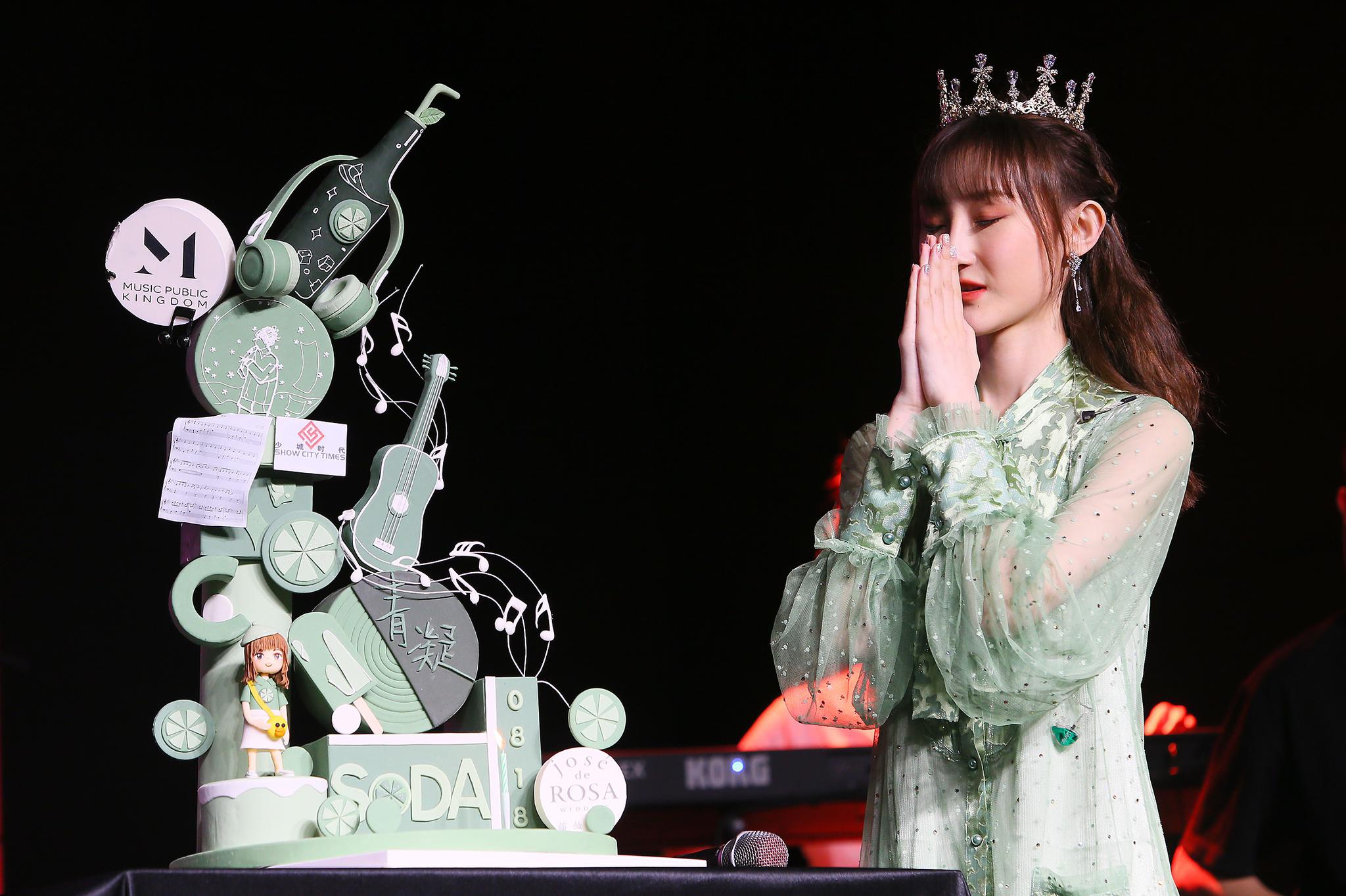 陈雪凝在深圳过生日新歌望穿秋水首唱惊喜满满