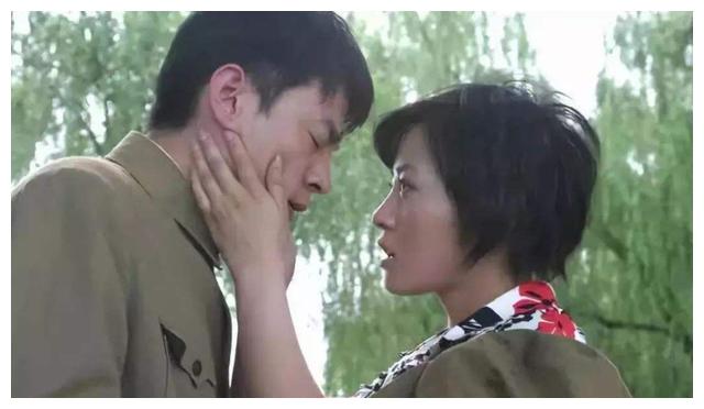 曾和邓超同居多年后嫁李光洁再嫁刘烨现42岁红透半边天