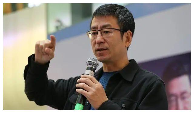 还让很多年轻人失去了弥足珍贵的爱情"让白岩松再次引起了大家的关注