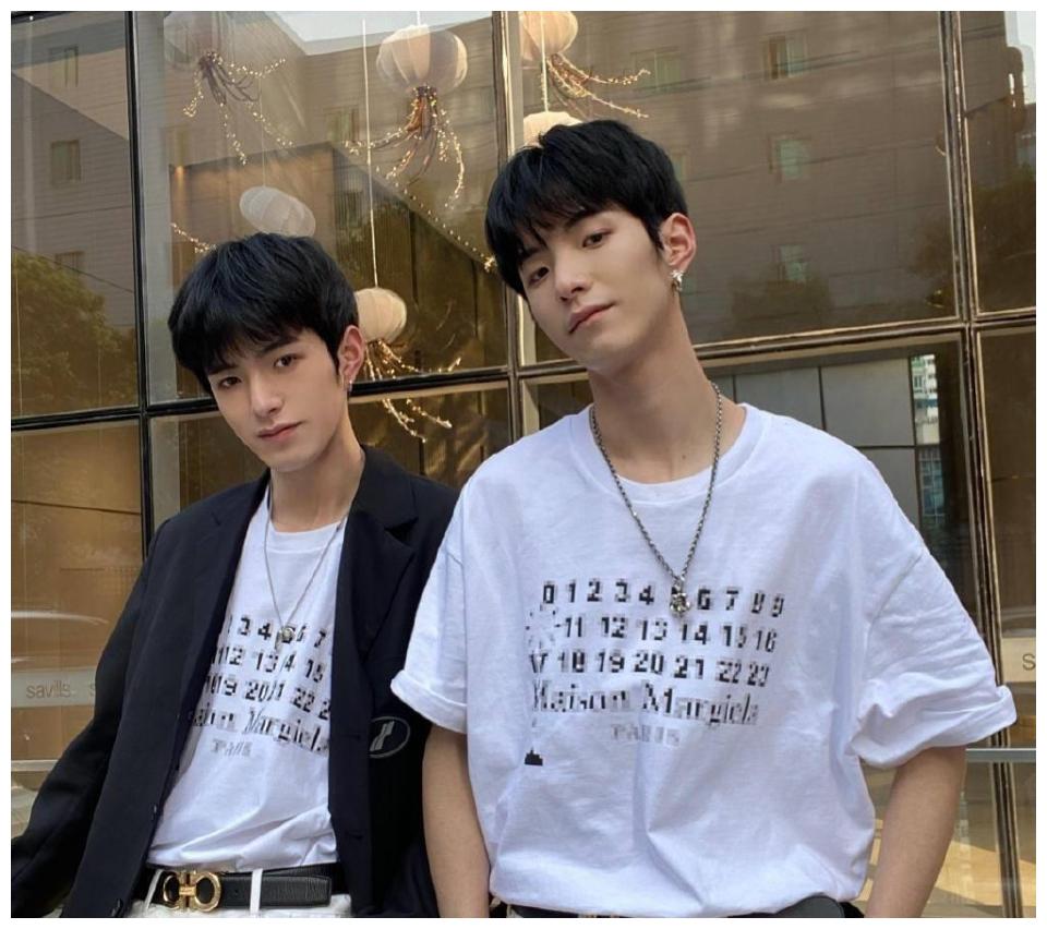 95后双胞胎兄弟走红网络日常穿搭时尚高级帅气颜值不输男明星