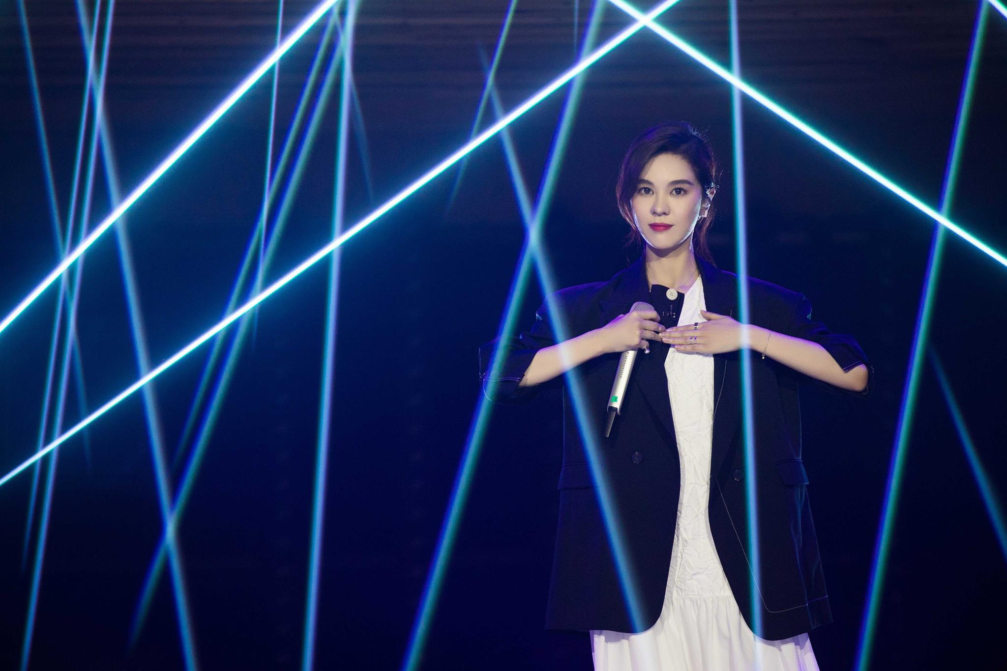 郁可唯初舞台直面自我 首选舞蹈组挑战《大碗宽面》|躲起来|郁可唯_新