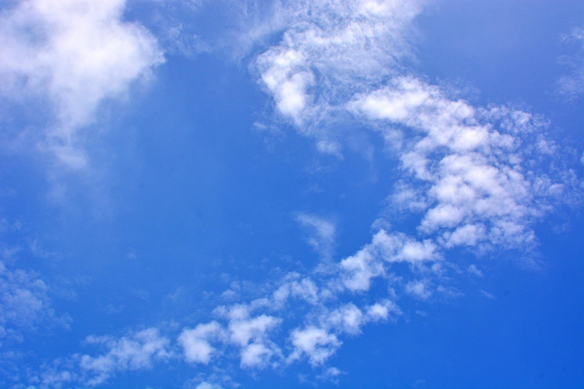 梅雨期短暂晴空2020年07月03日江苏无锡锡山区锡北镇斗山村