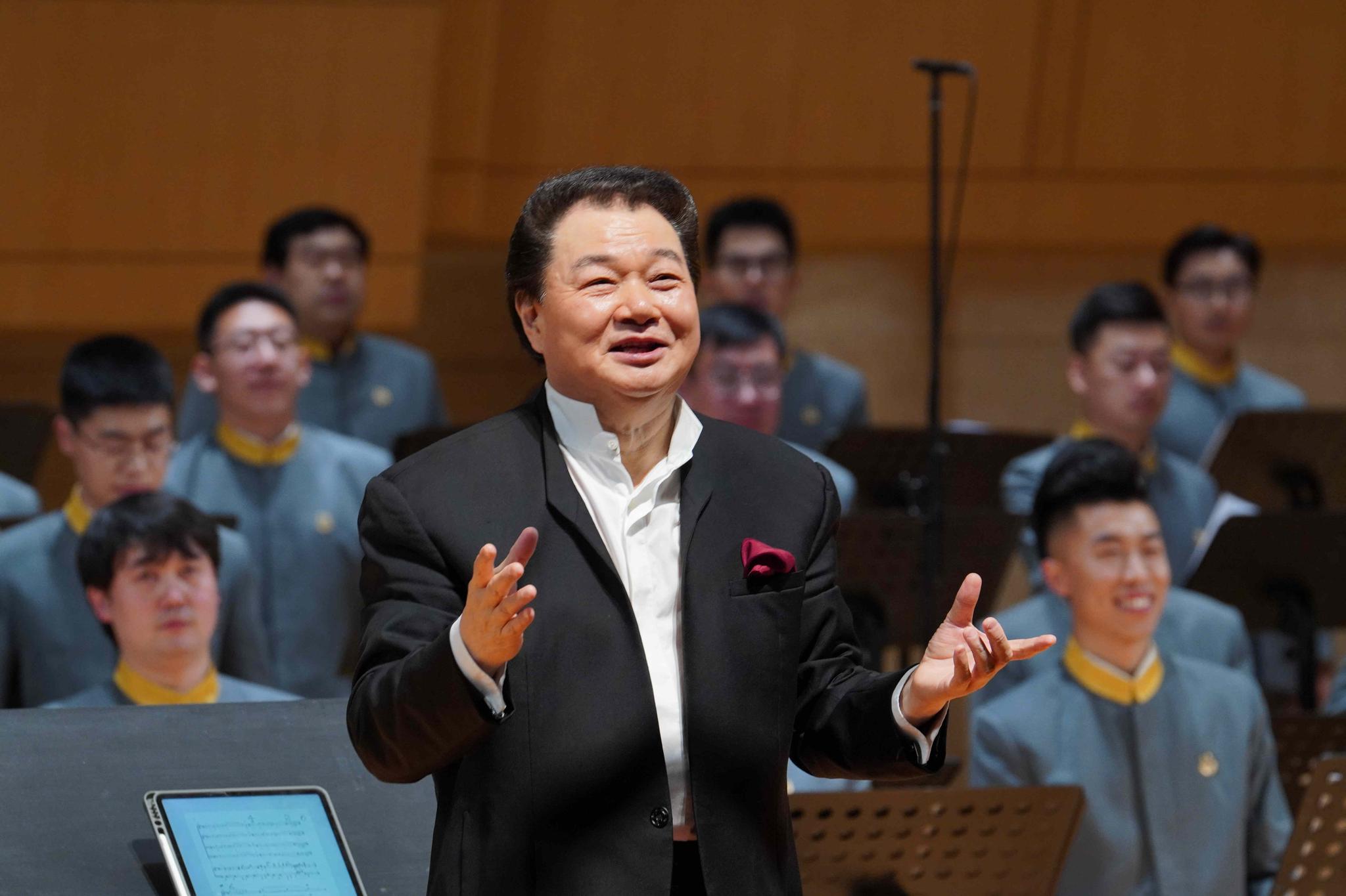 郑健指挥玛斯特男声合唱团《唱支山歌给党听》合唱音乐会上演