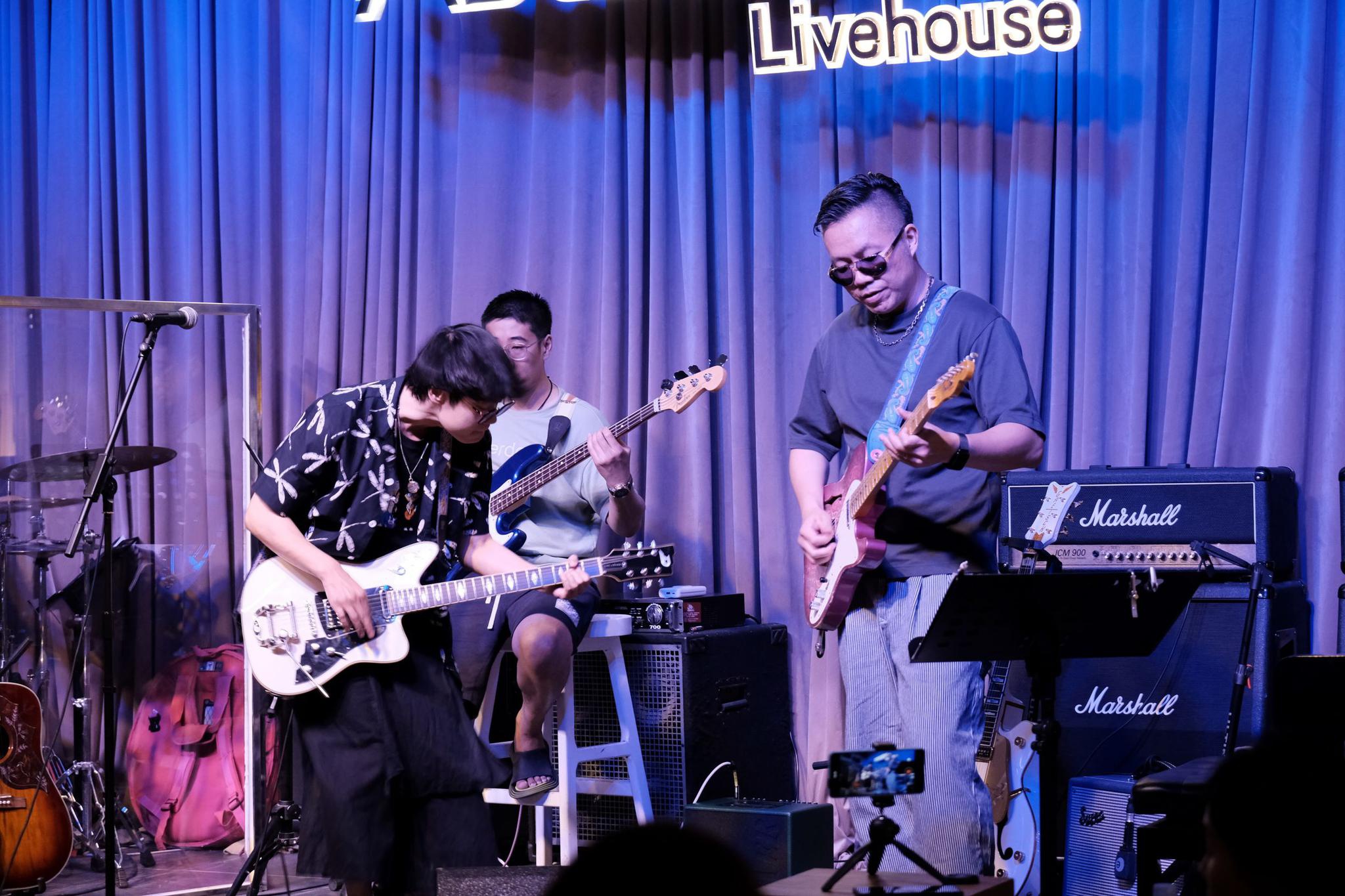 鞠起与氪元素《唱片店悬疑事件》完美落幕这是一场关于自由的演出