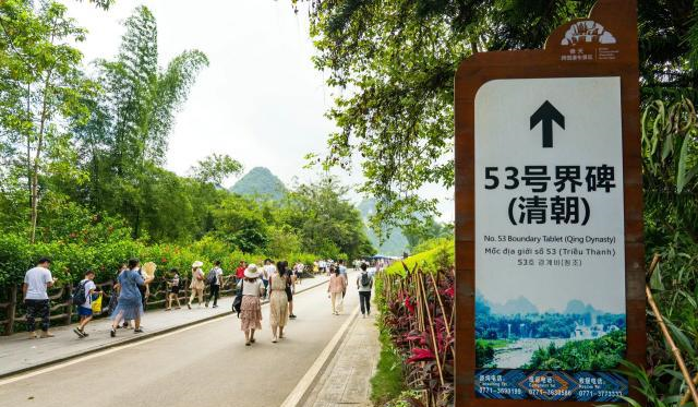 实访中越边境53号界碑,对游客关闭,但越南商贩还在痴痴守候