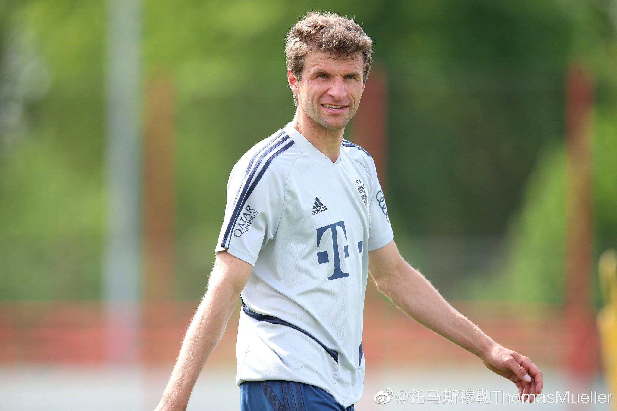 拜仁慕尼黑足球俱乐部球员穆勒目前正在跟随拜仁进行积极的备战
