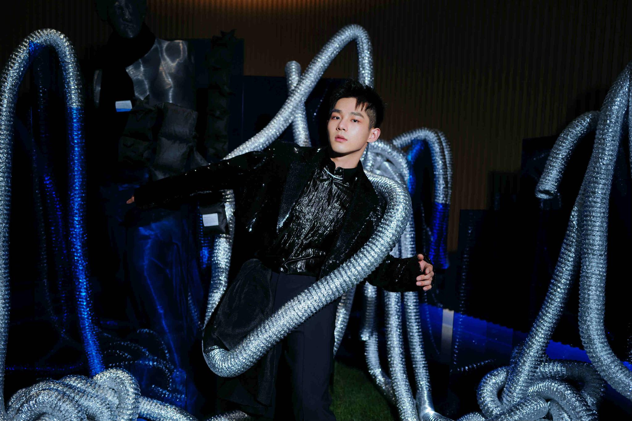 《男翔技校》热播 潘宥诚现身秀场尽显时尚型格