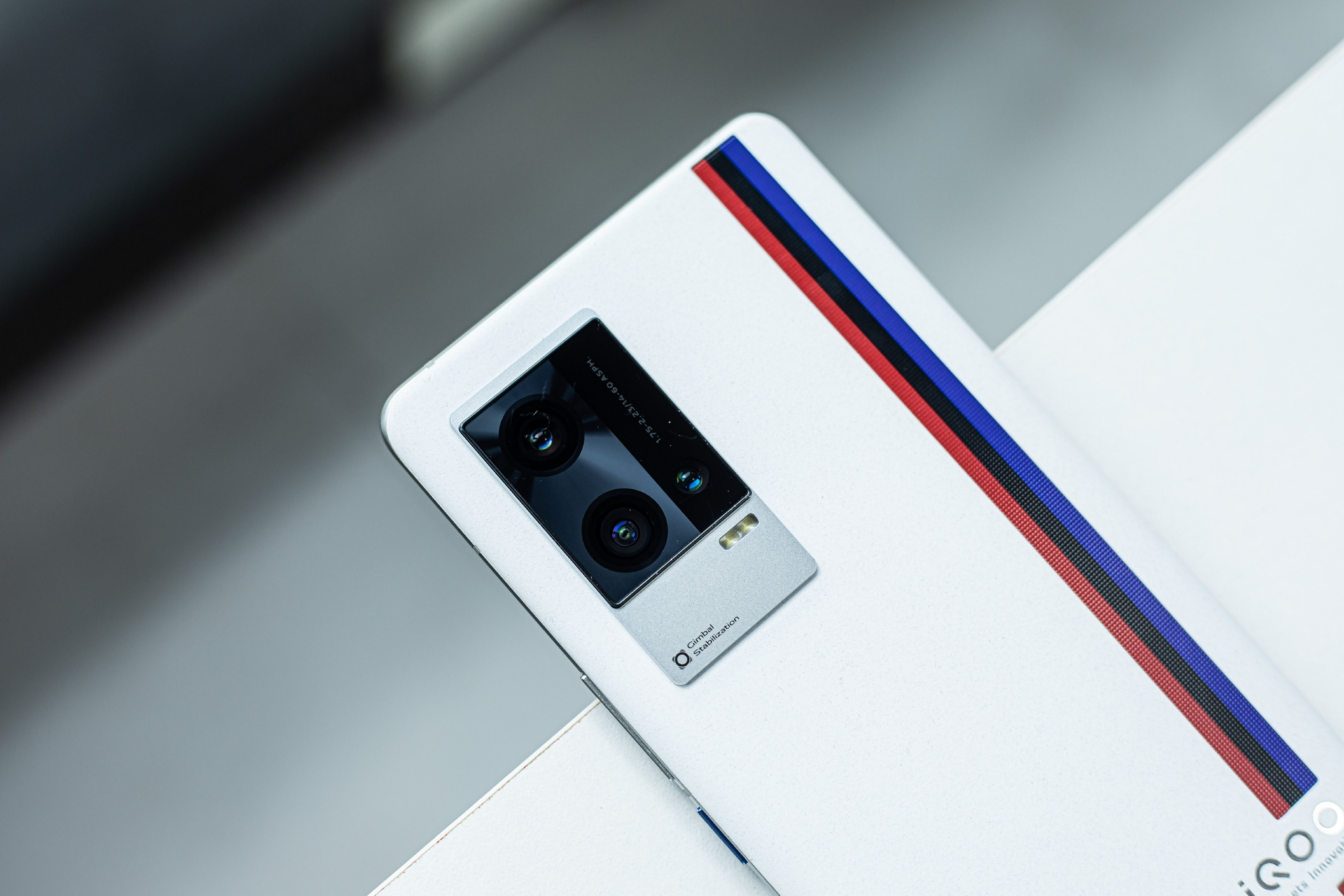 全面评测：iQOO 8 Pro同价位销量夺冠  为什么这么多人选择它？休闲区蓝鸢梦想 - Www.slyday.coM