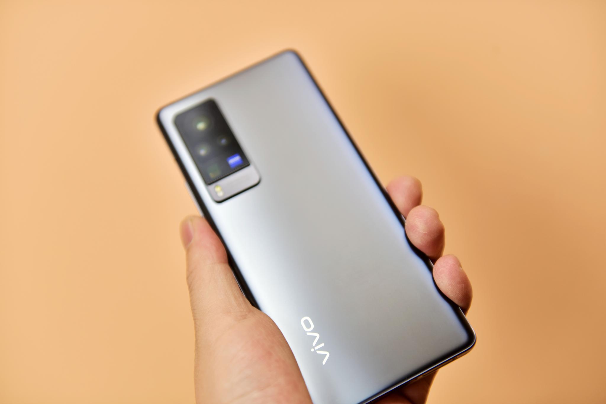 vivo X60 Pro体验:15G新内存让蔡司和OriginOS再飞一次!