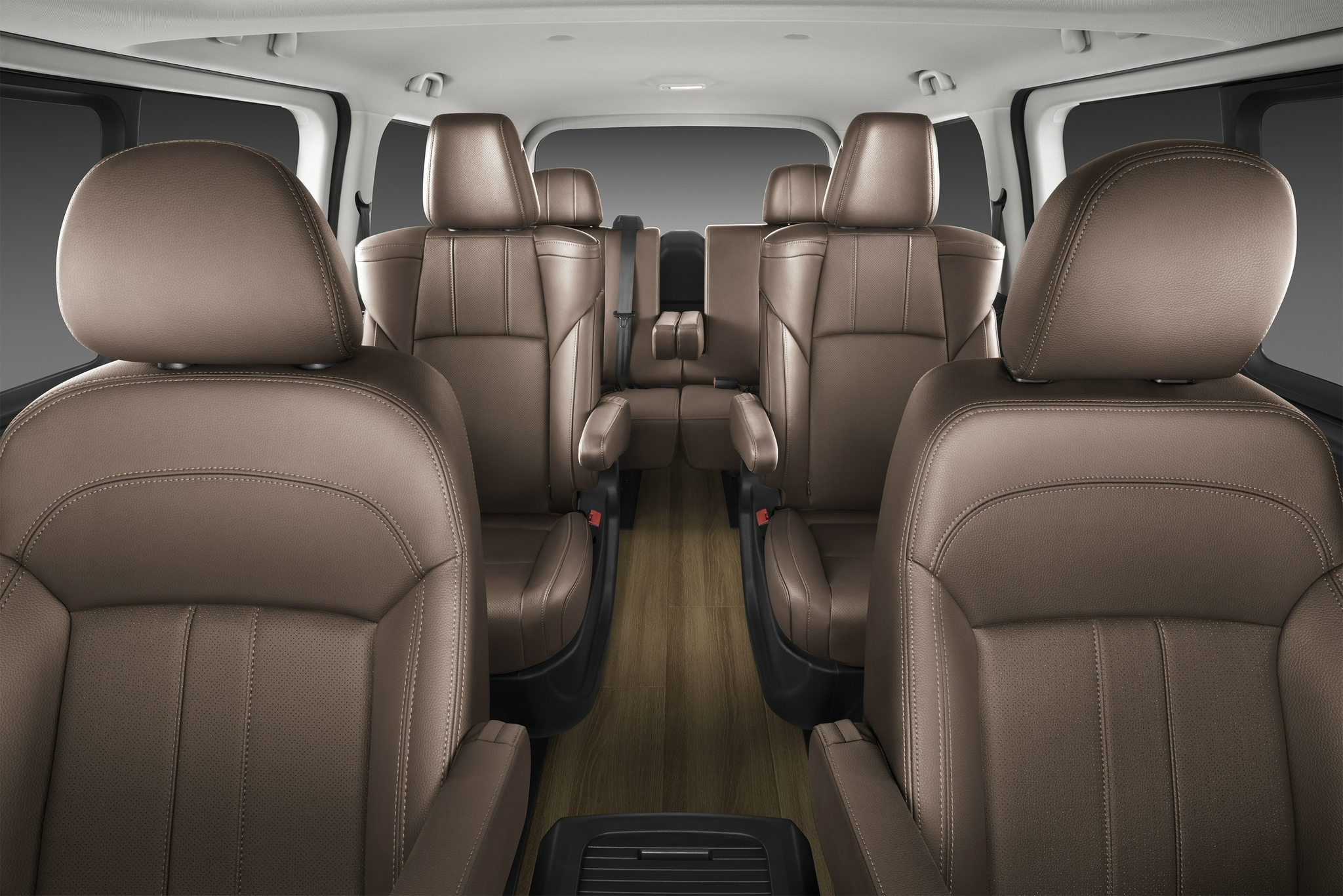 售价:9.99万元起,东风菱智plus旅行版上市