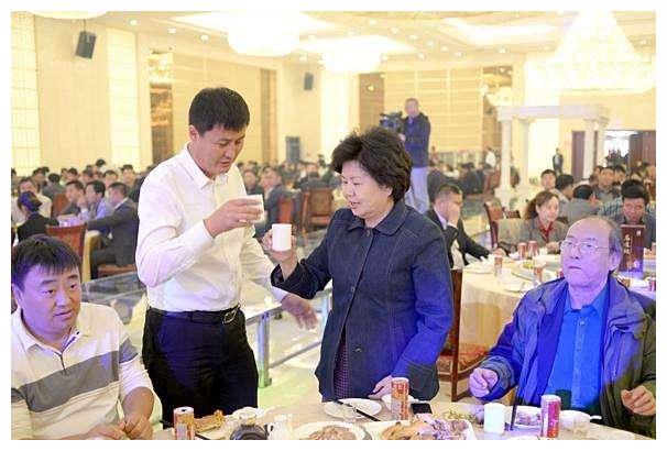 却因为犯了一个低级的错误被停职,如今72岁的邢质斌,精神面貌非常好