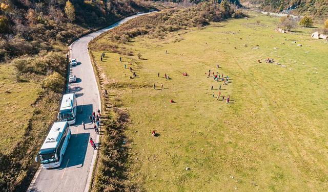 秦岭山中的世外桃源,像极了游戏中的场景,在这里做一天的放牛郎休闲区蓝鸢梦想 - Www.slyday.coM 秦岭山中的世外桃源,像极了游戏中的场景,在这里做一天的放牛郎休闲区蓝鸢梦想 - Www.slyday.coM