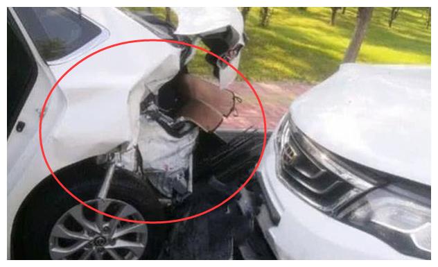 吉利撞上日产，车损画面让车主没脸看：这就是吸能框架？