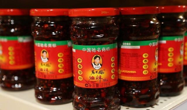 厉害了,我的“老干妈”,首次公开生产车间,因一细节被网友吐槽休闲区蓝鸢梦想 - Www.slyday.coM 厉害了,我的“老干妈”,首次公开生产车间,因一细节被网友吐槽休闲区蓝鸢梦想 - Www.slyday.coM