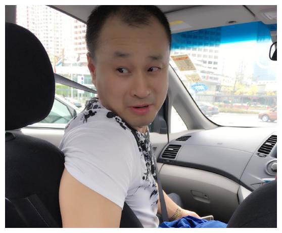 《乡村爱情》王老七晒近况,私下娶小12岁娇妻,双胞胎儿子罕露面