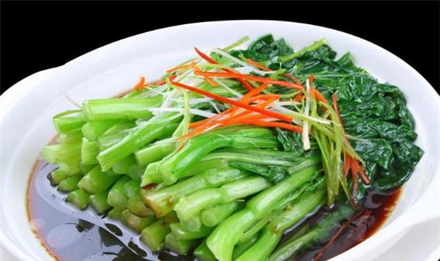 大厨教你做白灼青菜,掌握2个诀窍,不出水不变色,营养不流失!