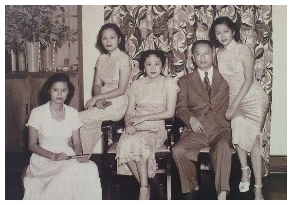 宋子文与张乐怡及女儿们而盛爱颐却一直在苦苦等待着宋子文,一直等了