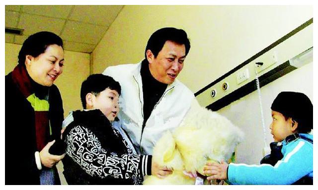 唐国强再婚丑妻也是我掌心里的宝