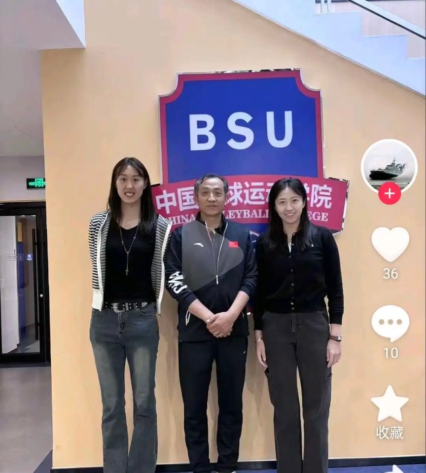 一笑泯恩仇：杨涵玉丁霞合影，或已和解！两人是同位置最出色队员