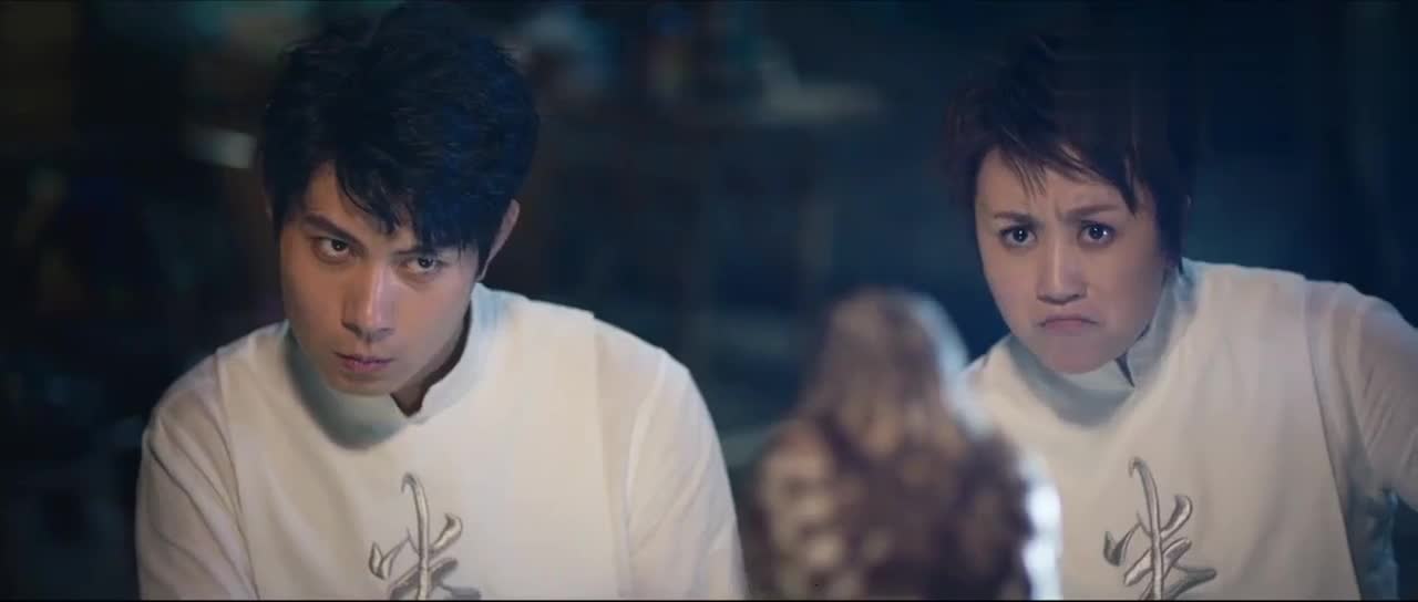 羞羞的铁拳:刷牙的时候还在瞪着鹰,这真的是熬鹰吗