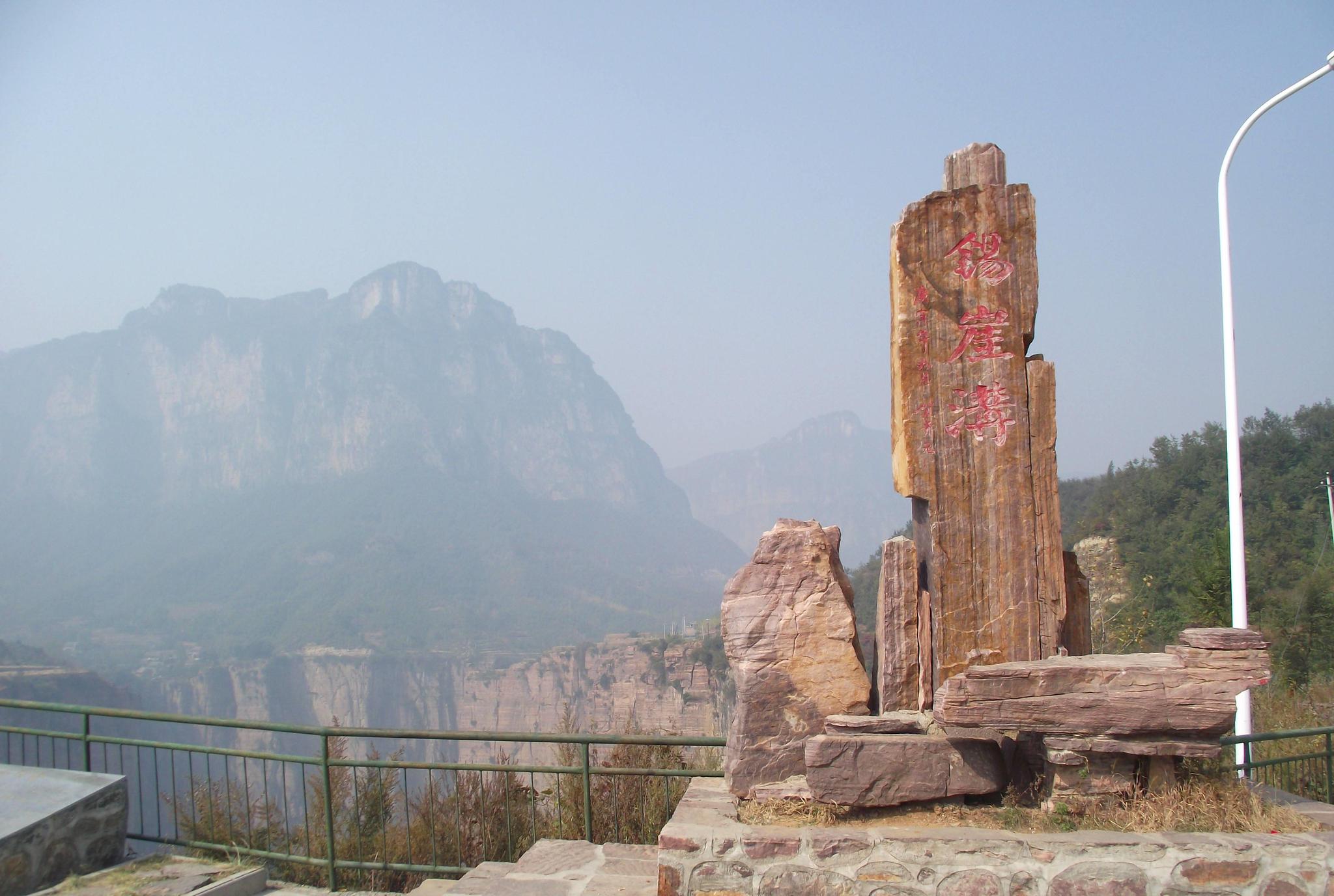 山西陵川大美景点,瀑布雄壮,潭水深不可测,峡谷幽深