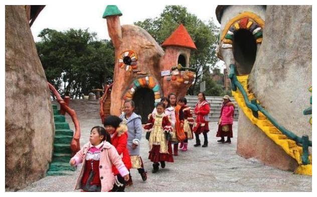 居民身高不足1米3,房子全是彩色蘑菇屋|云南|小矮人|矮人_新浪新闻