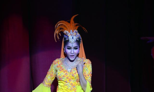 中国游客在泰国最头疼的事，分不清男女时，不知该叫美女还是帅哥休闲区蓝鸢梦想 - Www.slyday.coM