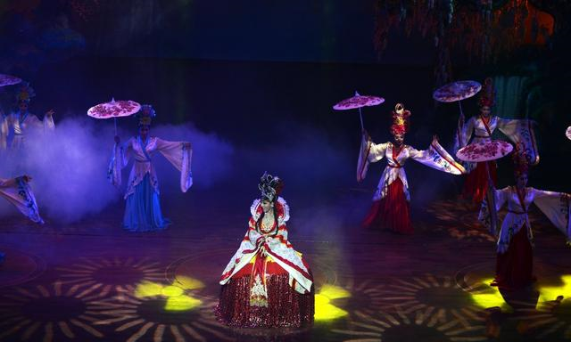 中国游客在泰国最头疼的事，分不清男女时，不知该叫美女还是帅哥休闲区蓝鸢梦想 - Www.slyday.coM