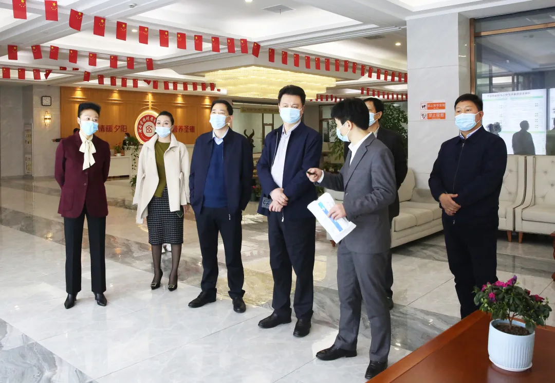 信阳市民政局局长郑刚一行莅临河南圣德健康养护中心检查指导工作