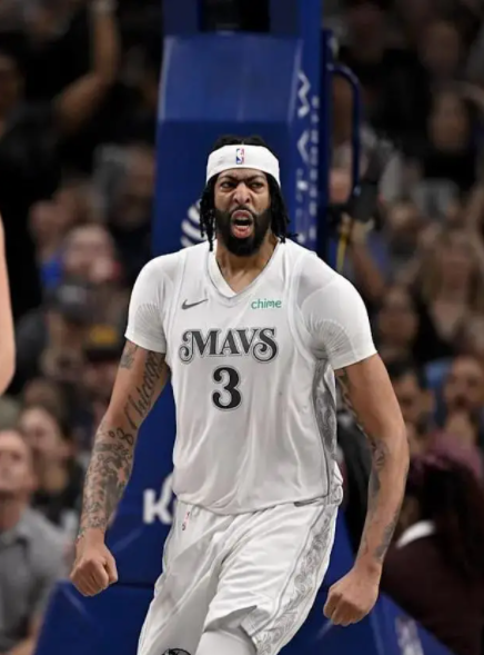 弗拉格33+9+9率独行侠1分险胜掘金