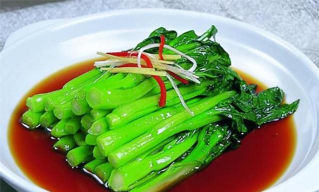 大厨教你做白灼青菜,掌握2个诀窍,不出水不变色,营养不流失!