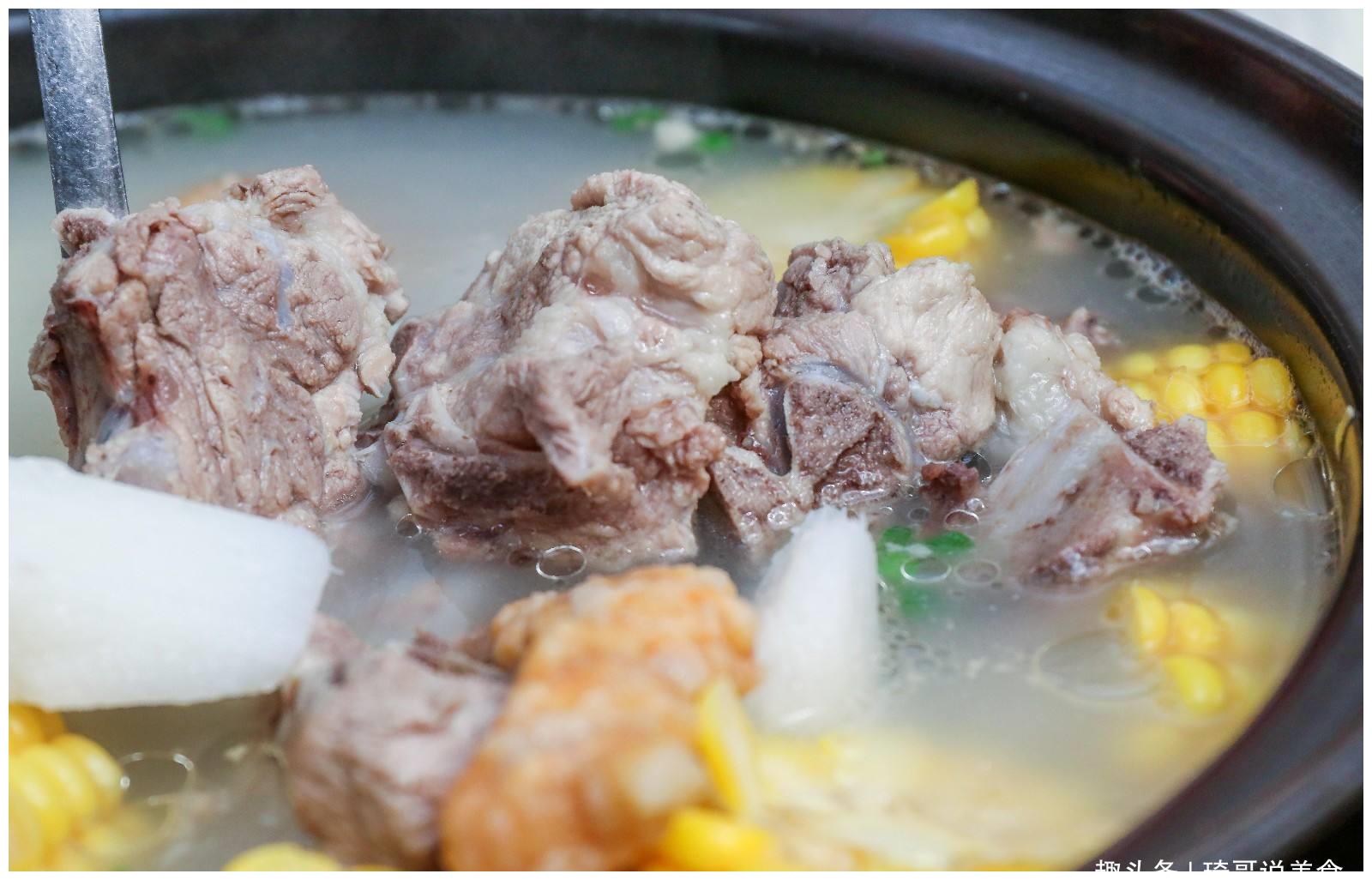 炖骨头时,分清吃肉还是喝汤,忽略了这2点,难怪汤不鲜肉还老柴