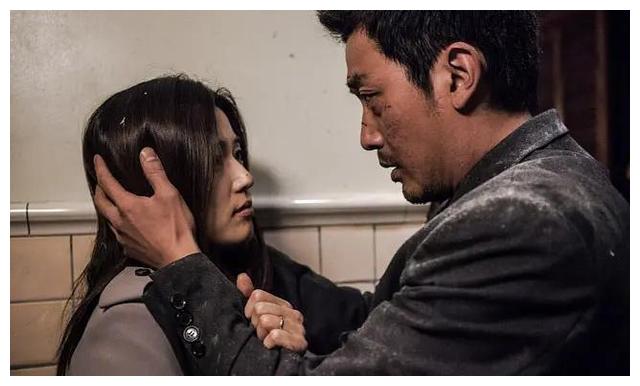 柏林:韩国硬核烧脑谍战片,全程紧张刺激,河正宇全智贤生死逃亡