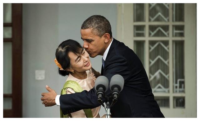 实拍奥巴马与各国女政要亲密瞬间,英拉这张最有看点