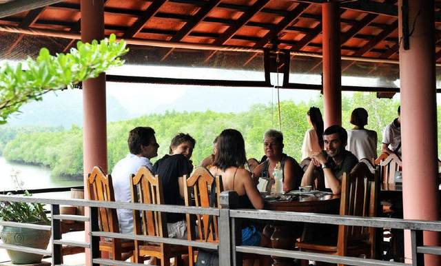 一个2年前严禁乞讨的国家，它最后的乞丐是这个样子的！休闲区蓝鸢梦想 - Www.slyday.coM