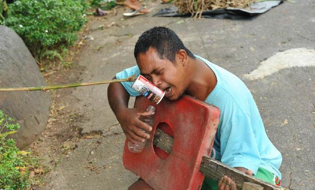 一个2年前严禁乞讨的国家，它最后的乞丐是这个样子的！休闲区蓝鸢梦想 - Www.slyday.coM