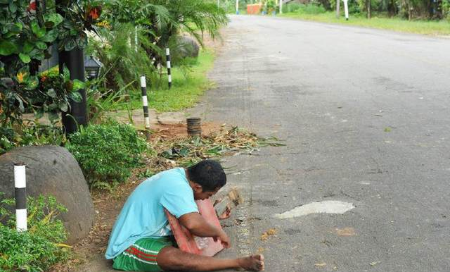 一个2年前严禁乞讨的国家，它最后的乞丐是这个样子的！休闲区蓝鸢梦想 - Www.slyday.coM