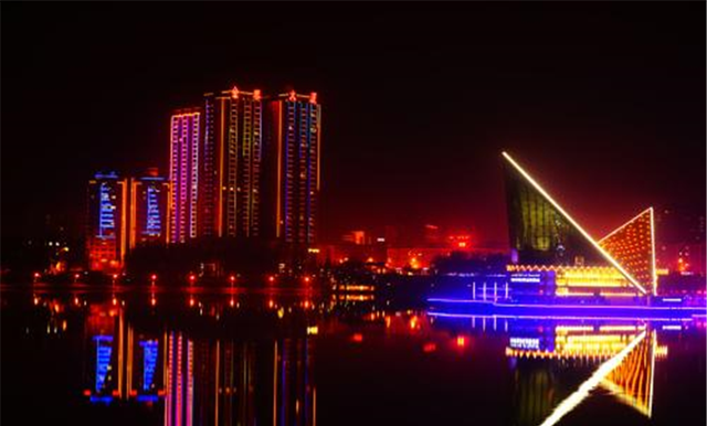 中国天黑最晚的城市,晚上10点才天黑,还是一个美女盛产地