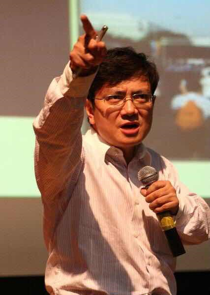 "网红"教授郑强意外走红:我教了你们跑去国外,祖国谁来建设?