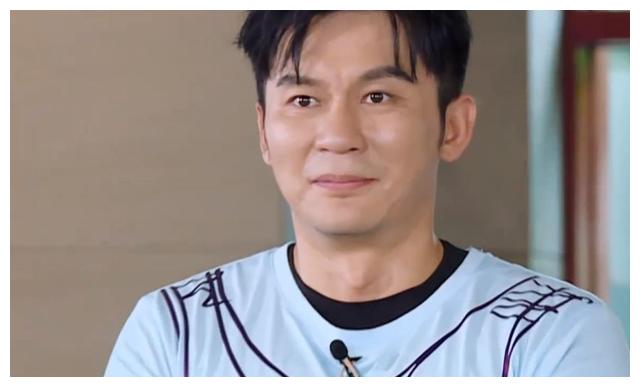 范冰冰闪现跑男李晨的反应毫不避嫌节目组的做法太暖心